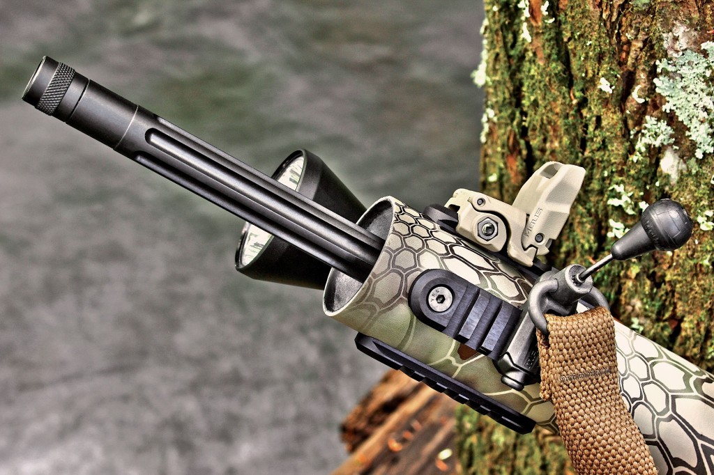 Low-profiLe raiL sections can be boLted onto the Lightweight composite handguard at 12, 3, 6 and 9 o’cLock at the front.