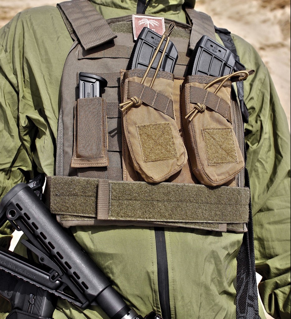we used us palm’s defender molle (uspalm.com) customizable grab- ’n-go chest rig/armor carrier throughout much of testing. 