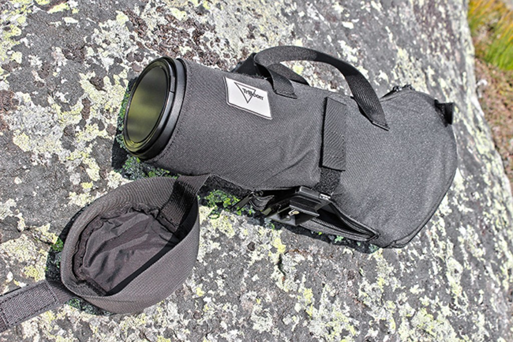 A zippered jacket closure exposes both lenses and the tripod foot for field use.