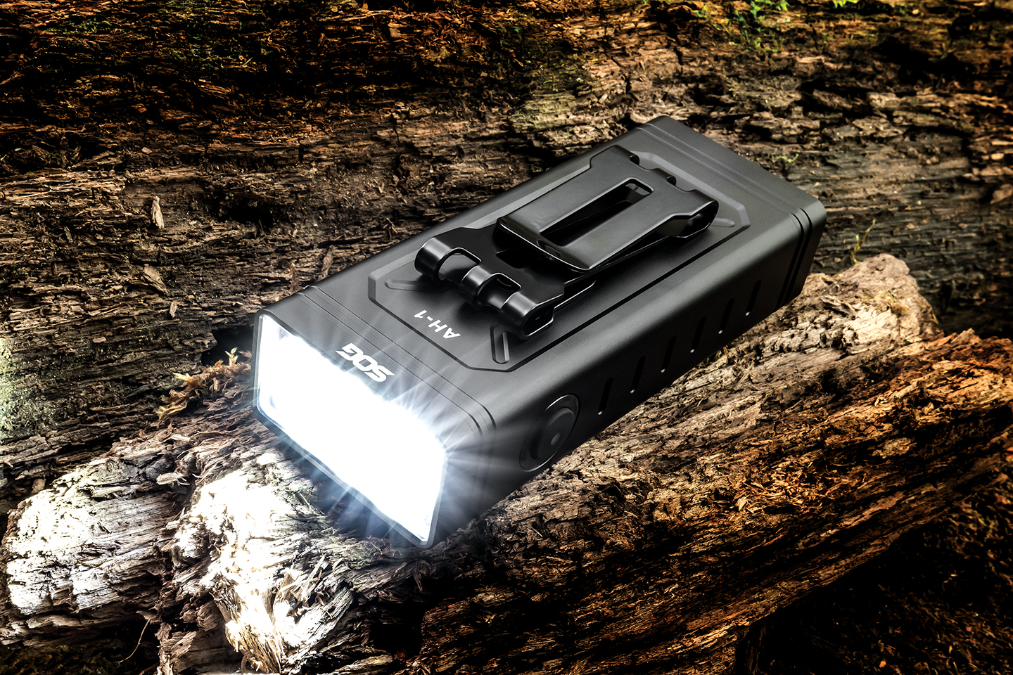 SOG AH-1 Flashlight | On Target Magazine